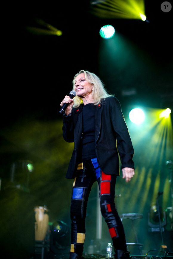 Veronique Sanson inaugurera la scène de L'Arena5 à Bruxelles pour des concerts en plein air tout au long de l'été. Le premier concert sur l'Arena5, la nouvelle salle de concert en plein air située sur la place de Belgique au Heysel, aura lieu le jeudi 22 juillet. L'objectif de cette initiative est de relancer la saison estivale à Bruxelles et l'industrie musicale.  Bruxelles, Belgique, le 23 juillet 2021. Photo par Igor Pliner/bePress Photo Agency/bppa/ABACAPRESS.COM
