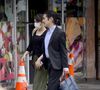 et a renoncé à ses titres royaux par amour.

L'ancienne princesse japonaise Mako et son mari Kei Komuro, main dans la main, font des provisions chez "Sullivan Bakery" à New York, le 23 juin 2022. 

Photo : The ImageDirect / Bestimage