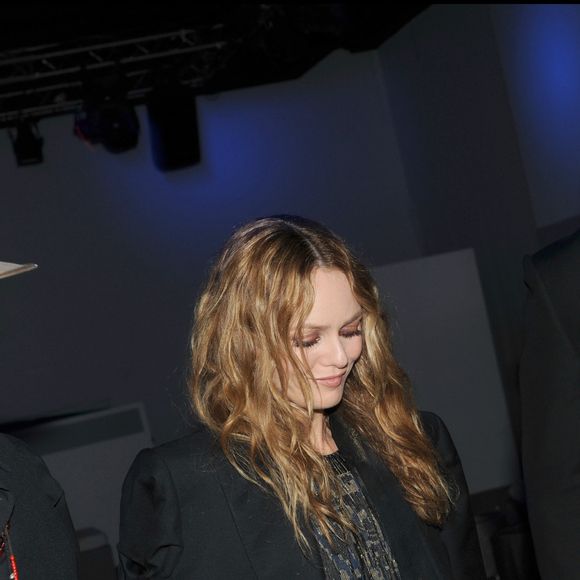 Pourtant, c’est aujourd’hui dans la lumière qu’il fait ses premiers pas artistiques, en participant au nouvel album de sa mère.

Vanessa Paradis et Johnny Depp - soirée Chanel au CIP Room