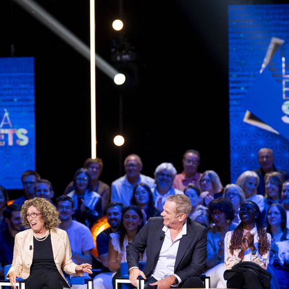 Exclusif - François Berléand, Mireille Dumas et Garou lors de l'enregistrement de l'émission "La Boîte à secrets", présentée par F.Bollaert et diffusée le 26 septembre 2025 sur France 3, dans les studios du Lendit à Saint-Denis, Seine Saint-Denis, France, le 8 septembre 2025. © Pierre Perusseau/Bestimage