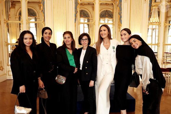 Exclusif - Vitaa et ses belles filles Sarah, Nawal, Asmaa, Ambre et Sofia Bendaoud - La chanteuse Vitaa et le Producteur musical Saïd Boussif élevés par la ministre de la Culture, Rachida Dati au grade de chevalier dans l'ordre des Arts et Lettres dans le salon des Maréchaux au ministère de la Culture à Paris le 24 juin 2024. © Dominique Jacovides - Alain Guizard / Bestimage