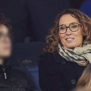 Marie-Sophie Lacarrau et son fils - Célébrités dans les tribunes du match de Ligue 1 McDonald's opposant le Paris Saint-Germain (PSG) à L’AS Monaco (4-1) au Parc des Princes à Paris le 7 février 2024. © Cyril Moreau/Bestimage