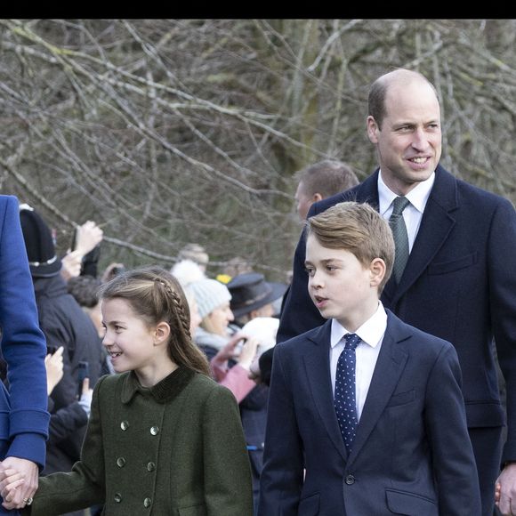 Le prince William, Kate Middleton, le prince et la princesse de Galles, et leurs enfants, le prince George, la princesse Charlotte et le prince Louis, ainsi que Mia Tindall, arrivent au service religieux du jour de Noël à Sandringham, au Royaume-Uni, le 25 décembre 2023. Photo par Stephen Lock/i-Images/ABACAPRESS.COM