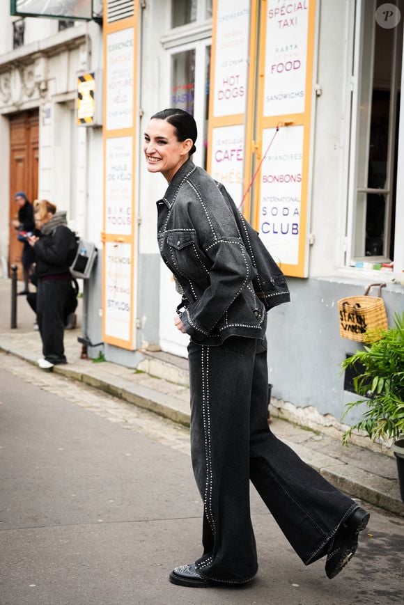Mais elle est également à la tête d'un business curieux dont on ne sait pas grand-chose...

Nine Marie D’Urso -  Arrivées au défilé Christian Dior Haute Couture Printemps/Eté 2025 lors de la fashion week à Paris le 27 janvier 2025.

© Lucia Sabatelli / Bestimage