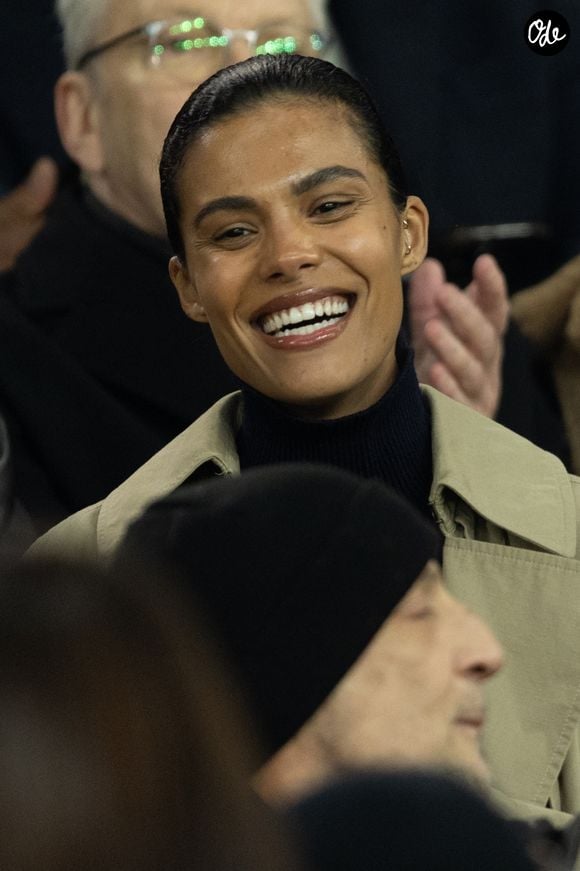 Tina Kunakey dans les tribunes lors du match de Ligue des Champions entre le Paris Saint Germain contre Tottenham Hotspur Football Club (5-3) au Parc des Princes à Paris le 26 novembre 2025. © Cyril Moreau/Bestimage