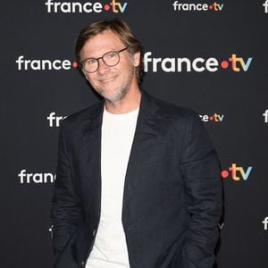 Laurent Romejko au photocall pour la conférence de presse de rentrée de France TV à la Grande Halle de la Villette à Paris, France, le 11 juillet 2023. © Coadic Guirec/Bestimage