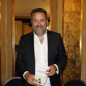 Exclusif - Bruce Toussaint - Librairie Ephémère du Fouquet’s à l'occasion de la remise du Prix du Livre de l’Art de Vivre Parisien et du Trophée du Fouquet’s à Paris le 12 juin 2023. © Marc Ausset-Lacroix/Bestimage