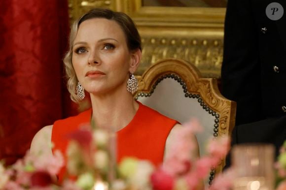La princesse Charlène de Monaco lors du dîner d'état au palais princier dans le cadre de la visite d'État de deux jours du couple présidentiel français à Monaco avant l'Unoc3 le 7 juin 2025.

© Ludovic Marin / Pool / Bestimage