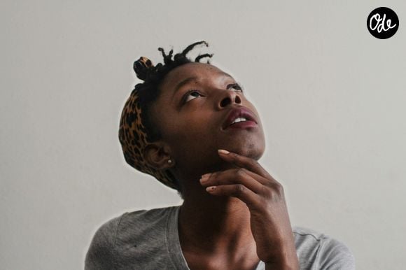 Il encourageait à faire confiance à son intuition et à accepter que le sens d'un parcours ne se révèle souvent qu'avec le recul.

Photo prise par Tachina Lee / Unsplash
