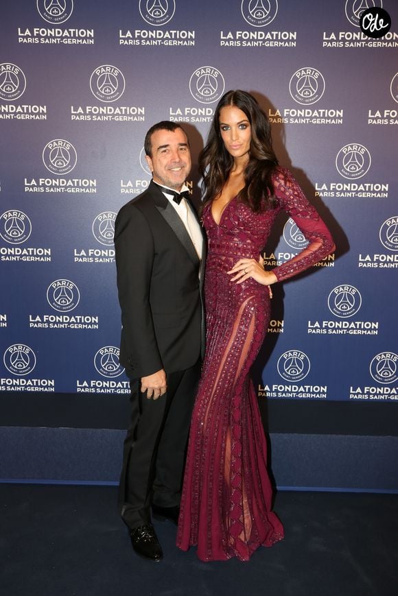 À 35 ans, elle a dû subir une hystérectomie.

Exclusif - Arnaud Lagardère et sa femme Jade Foret (Lagardère) - Dîner de gala au profit de la Fondation PSG au Parc des Princes à Paris le 16 mai 2017.  © Rachid Bellak/Bestimage
