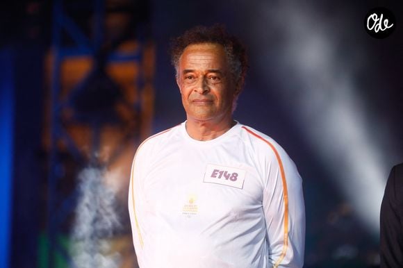 Yannick Noah embrase le chaudron olympique sur le plateau du "Concert de Paris" sur le parvis de l'hôtel de ville à Paris le 14 juillet 2024. Le concert était retransmis en direct sur France 2 et sur France Inter. © Christophe Clovis- Pierre Perusseau / Bestimage