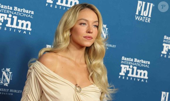 Parmi ces nouveaux visages, celui de Sydney Sweeney. L'actrice de 28 ans devait faire une apparition, le temps d'un caméo de trois minutes face à Emily Blunt.

Sydney Sweeney lors du 41ème Festival international du film de Santa Barbara au théâtre Arlington de Santa Barbara.

© PPS/Bestimage