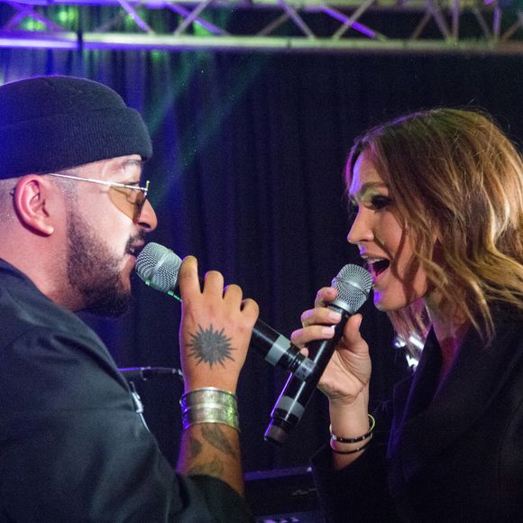 L'ancien candidat de l'Eurovision 2024 a en effet connu des problèmes de son, au début de sa chanson : son micro n'était pas ouvert ou ne fonctionnait pas correctement.
Slimane et Vitaa se produisent lors de la soirée de lancement de la collection capsule 'I Am Not A Rapper' Elevenparis par Gims et Demdem le 11 avril 2019 à Paris, France.