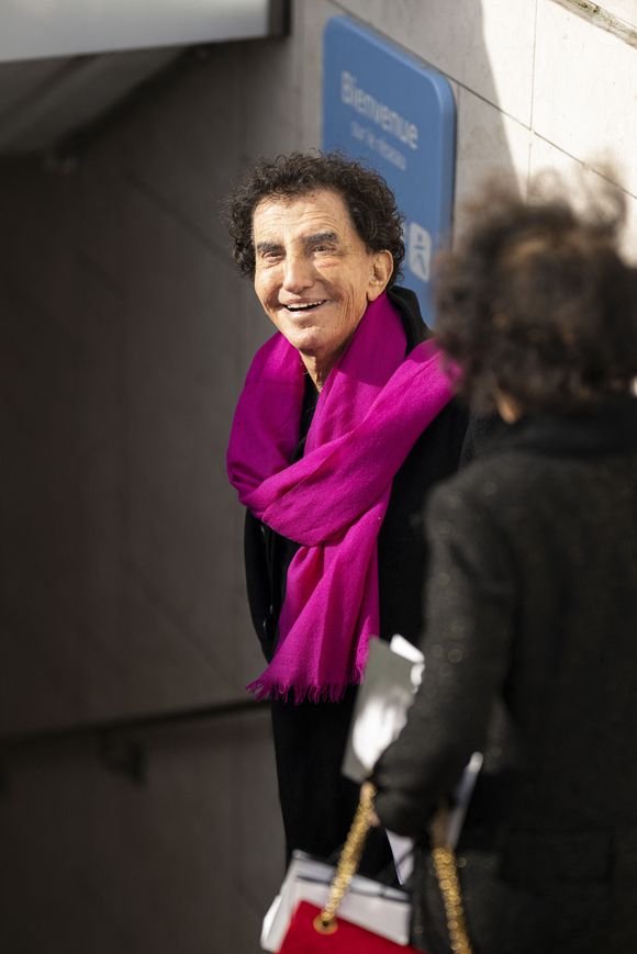 Jack Lang et sa femme Monique Buczynski à la sortie du défilé de mode féminine Chanel printemps-été 2025 lors de la Fashion Week de Paris (PFW), au Grand Palais, à Paris, France, le 1er octobre 2024. © Pierre Perusseau/Bestimage