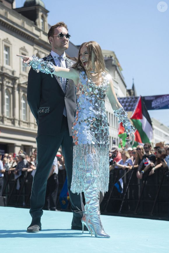 Laika Party, qui représentera l'Irlande, sur le Tapis turquoise de l'Eurovision, le 11 mai 2025, à Bâle, en Suisse. © Baden Roth/ZUMA Press Wire