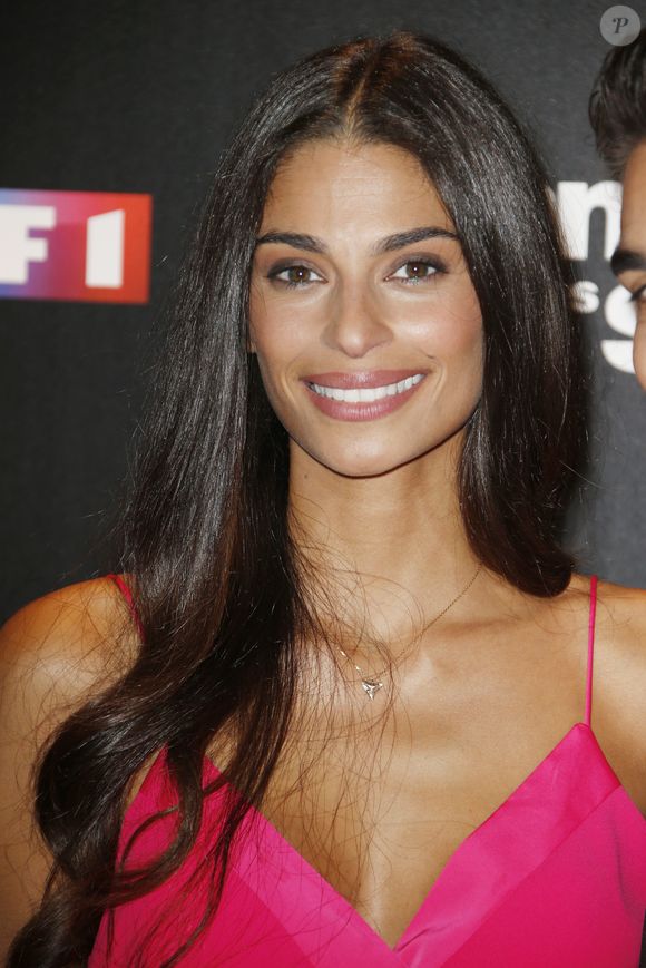 La journaliste n'a pas dit un mot sur lui, motus ! 

Tatiana Silva - Photocall de la présentation du jury et des nouveaux couples de "Danse avec les Stars" au siège de TF1 à Boulogne-Billancourt le 28 septembre 2017
© Christophe Aubert via Bestimage