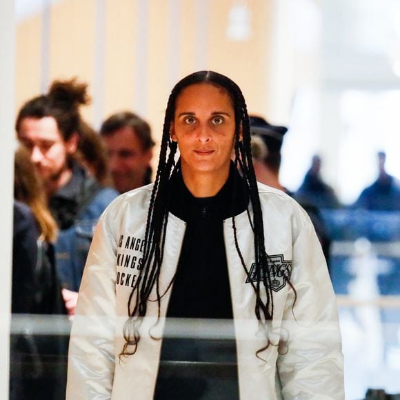 Roxane Depardieu au procès de son père G.Depardieu pour agressions sexuelles sur deux femmes lors d'un tournage de film en 2021, au tribunal correctionnel de Paris, France, le 27 mars 2025. Depardieu, 76 ans, qui a réalisé plus de 200 films et séries télévisées, a été accusé de comportement inapproprié par une vingtaine de femmes, mais c'est la première affaire à être jugée. Les deux plaignantes - Amélie, 54 ans, décoratrice, et Sarah (nom modifié), 34 ans, assistante réalisatrice - allèguent une agression sexuelle lors du tournage en 2021 de « Les Volets Verts » du réalisateur Jean Becker. © Christophe Clovis/Bestimage