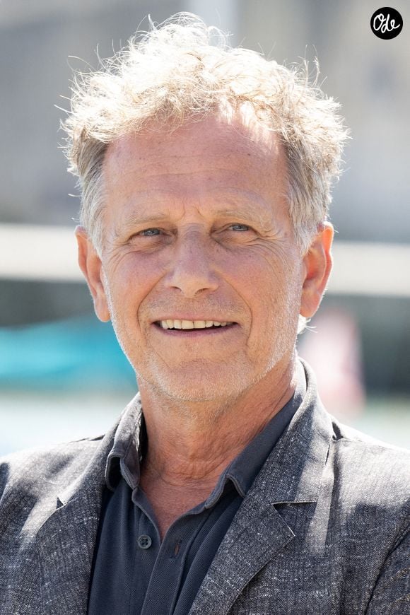 Charles Berling participe à la séance photo de « L'Enchanteur » dans le cadre du 25e Festival de fiction de La Rochelle, le 14 septembre 2023 à La Rochelle, en France. Photo de David Niviere/ABACAPRESS.COM