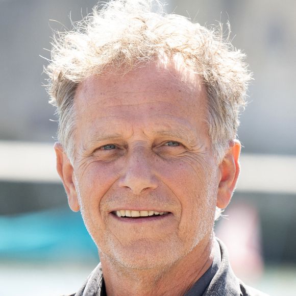 Charles Berling participe à la séance photo de « L'Enchanteur » dans le cadre du 25e Festival de fiction de La Rochelle, le 14 septembre 2023 à La Rochelle, en France. Photo de David Niviere/ABACAPRESS.COM
