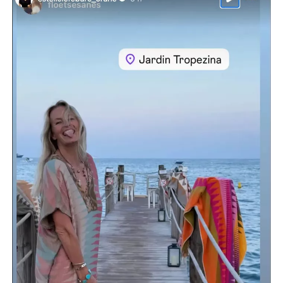 Ensuite, elle a rejoint Ramatuelle pour une pause farniente au Jardin Tropezina, entre plage chic et décor raffiné. 

Estelle Lefébure a partagé plusieurs clichés de ses vacances dans le sud de la France sur Instagram.