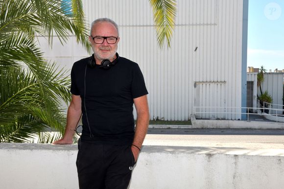 Olivier Baroux lors du tournage, du prochain film réalisé "Menteur" par Olivier Baroux et produit par Gaumont au studio de la Victorine à Nice, France, le 29 juin 2021. © Bruno Bébert/Bestimage