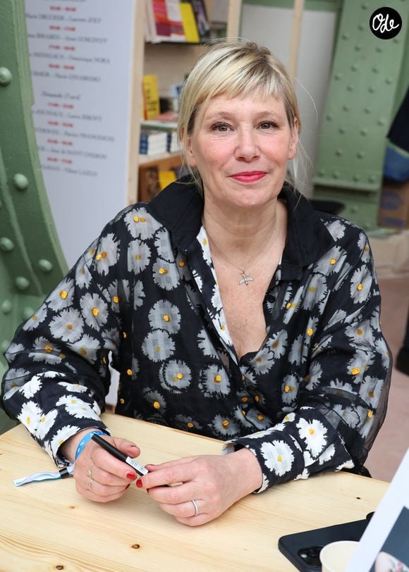 Ce grand bouleversement médiatique promet de bousculer les habitudes des auditeurs dès la fin de l'été.

Maitena Biraben - Festival du Livre de Paris 2025 au Grand Palais à Paris, le 12 Avril 2025.

© Denis Guignebourg / Bestimage
