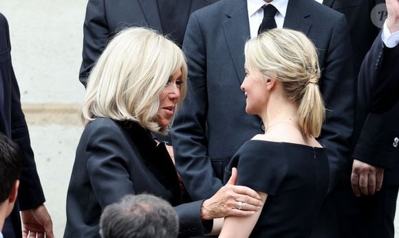 Brigitte Macron, Audrey Crespo-Mara - Sorties des obsèques de Thierry Ardisson en l’église Saint-Roch de Paris, France, le 17 juillet 2025.  © Clovis-Jacovides/Bestimage
