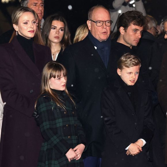 Leur venue a été annoncée dans un communiqué publié par Ouest France : "Le Prince Albert II de Monaco souhaite entretenir un lien privilégié avec les territoires historiquement rattachés à sa famille"

Le prince Albert II de Monaco, La princesse Charlène de Monaco, La princesse Gabriella de Monaco, comtesse de Carladès, Le prince Jacques de Monaco, marquis des Baux - La famille princière de Monaco lors de l'embrasement de la barque dans le cadre des célébrations de la Sainte-Dévote, Sainte Patronne de Monaco le 26 janvier 2024. © Claudia Albuquerque / Bestimage