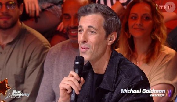 Mais elle ne pourra pas en dire plus une fois qu'elle aura la réponse

Michael Goldman sur le plateau de la "Star Academy"