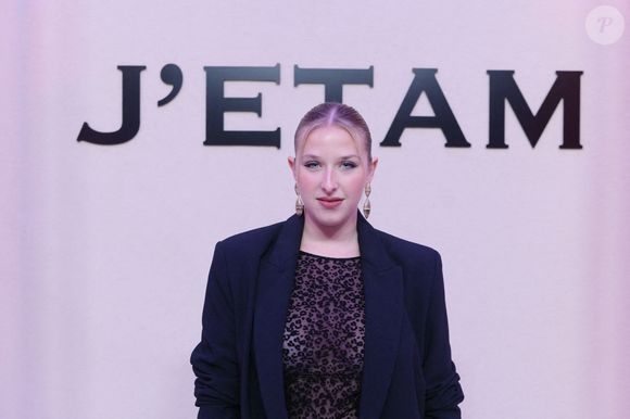 Héléna Bailly - Les célébrités au défilé ETAM "Collection J'ETAM" lors de la Fashion Week de Paris (PFW) le 30 septembre 2025.

© Rachid Bellak / Bestimage