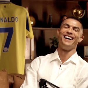 La superstar du football Cristiano Ronaldo a fait part de sa joie d'être devenu le premier footballeur milliardaire au monde.

©Piers Morgan JLPPA / Bestimage