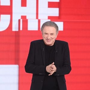 Exclusif - Michel Drucker - Enregistrement de l'émission Vivement dimanche au studio Rive Gauche, presentée par Michel Drucker . Diffusion sur France 3 le 22/03/2026. Photos prises le 11 mars 2026. © Guillaume Gaffiot / Bestimage