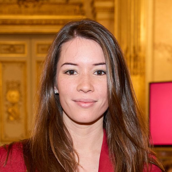 C'est l'heure du départ pour Emilie Broussouloux ! 

Exclusif - Émilie Broussouloux - Cérémonie des Trophées du MédiaClub’Elles dans les salons de l'Hôtel de Lassay à Paris. Cette soirée récompense les femmes et les hommes ayant oeuvré pour une meilleure représentation des femmes dans les médias. © Cyril Moreau/Bestimage