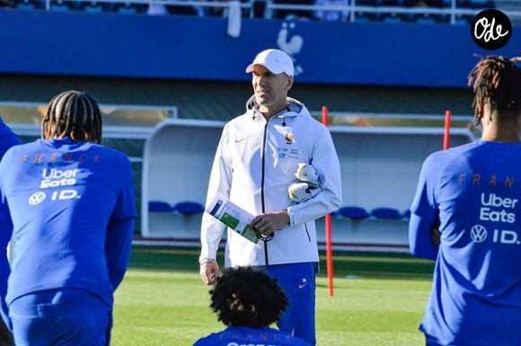 Zinédine Zidane - Entraînement de l'équipe de France en préparation de la Ligue des nations de l'UEFA 2026 au Centre national de Clairefontaine le 22 septembre 2026. © Baptiste Autissier/PSnewZ/Bestimage
