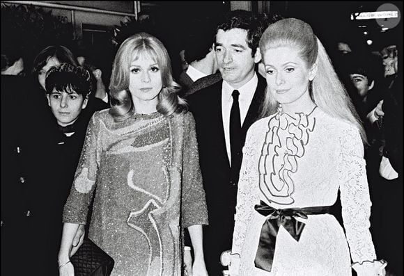 Françoise Dorléac, Jacques Demy et Catherine Deneuve à la première des Demoiselles de Rochefort en 1967. Photo : AGENCE / BESTIMAGE