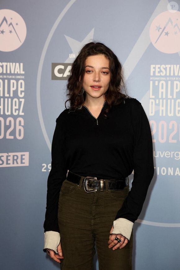 Zoé Adjani-Vallat - Tapis rouge de la cérémonie d'ouverture du 29ème Festival International du Film de Comédie de l'Alpe d'Huez le 19 Janvier 2026. © Dominique Jacovides/Bestimage