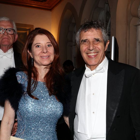 Julien Clerc et sa compagne Hélène Grémillon arrivent au banquet d'état au Guildhall à Londres en marge de la visite du couple présidentiel français au Royaume Uni le 9 juillet 2025.

© Dominique Jacovides / Bestimage