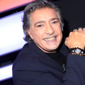 Agacé, Vincent François a ironisé sur l'état de santé de son père dans un message publié sur Facebook

Portrait de Frédéric François lors de l'enregistrement de l'émission "Chez Jordan de Luxe" à Paris. Le 31 octobre 2023
© Cédric Perrin / Bestimage