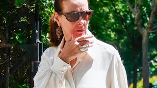 Carole Bouquet présente pour accompagner son ex-compagnon Francis Giacobetti une dernière fois, elle a épaulé leur fils Louis dans l'épreuve