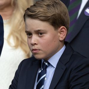L'avenir scolaire du prince George qui fête ses 12 ans aujourd'hui est décidé.

Le Prince et la Princesse de Galles, le Prince George et la Princesse Charlotte regardent la finale masculine de Wimbledon entre Jannik Sinner et Carlos Alcaraz, au All England Lawn Tennis and Croquet Club, Wimbledon, Londres, Royaume-Uni. Julien Burton / Bestimage