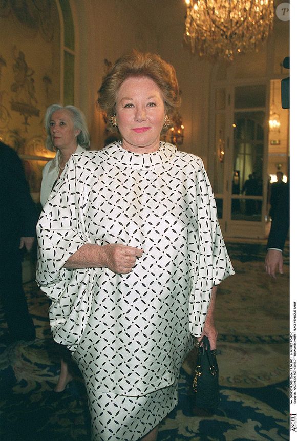 "Paris Match" a mené l'enquête afin de savoir si Nadine de Rothschild est sous influence comme certains le prétendent

Nadine de Rothschild, Place Vendôme à Paris. Le 11 juin 2001. © COADIC GUIREC / BESTIMAGE