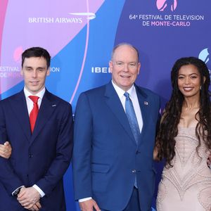 Vendredi 13 juin 2025, Monaco s’est parée de ses plus beaux atours pour accueillir le gratin de la télévision internationale...

Marie Ducruet, Louis Ducruet, Prince Albert II de Monaco, Jaz Sinclair et Camille Gottlieb - Cérémonie d'ouverture du 64ème Festival de Télévision de Monte Carlo au Grimaldi Forum de Monaco le 13 juin 2025. © Denis Guignebourg / Bestimage