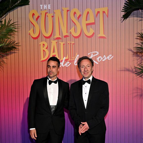 Yori Bailleres et son compagnon Stéphane Bern durant la 69ème édition du Bal de la Rose dans la Salle des Étoiles du Sporting Monte-Carlo à Monaco, le 29 mars 2025.
 © Bruno Bebert / Pool Monaco / Bestimage