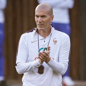 L'ancien coach du Real Madrid va prochainement diriger ses premiers matchs à la tête des Bleus

Zinédine Zidane - Entraînement de l'équipe de France en préparation de la Ligue des nations de l'UEFA 2026 au Centre national de Clairefontaine le 21 septembre 2026. (Credit Image: © Matthieu Mirville/ZUMA Press Wire / Bestimage)