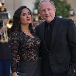 L'actrice américano-mexicaine Salma Hayek et son mari, l'homme d'affaires français François-Henri Pinault, arrivent pour assister à un dîner officiel organisé dans le cadre de la visite d'État du président américain en France, au palais de l'Élysée à Paris, en France, le 8 juin 2024. Photo : Ammar Abd Rabbo/ABACAPRESS.COM