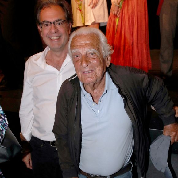Sa carrière, marquée par la rigueur et la passion pour le cinéma, a traversé plusieurs décennies.

27/08/2025 - Décès d'Alain Belmondo (93ans) le frère de Jean-Paul, producteur du "Vieux fusil", "Borsalino", "Le Magnifique" et bien d'autres films avec Bébel - Exclusif - Olivier Belmondo et son père Alain Belmondo - Audition de la Promotion 2023 de l’École « L’Entrée des Artistes » d’Olivier Belmondo au Théâtre des Mathurins à Paris le 05 Juin 2023. 

© Bertrand Rindoff / Bestimage