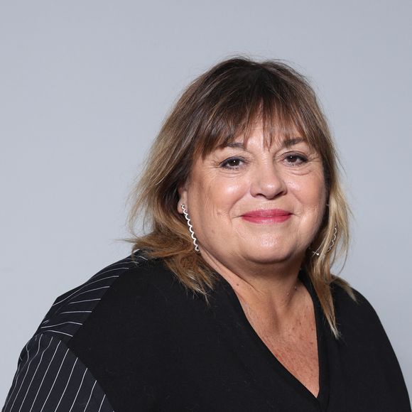 Il y a fort à parier qu’il s’agisse du Théâtre de Paris, situé dans dans le 9e arrondissement puisque Michèle Bernier y joue actuellement

Exclusif - Michèle Bernier lors de la 4eme édition du 'Festival Histoires de Femmes' au Theatre de Dreux à Dreux le 19 Octobre 2024.

© Denis Guignebourg/Bestimage