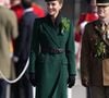 Elle a remis des bouquets de trèfles et pris soin de Seamus, la mascotte du régiment.

Kate Middleton assiste au défilé de la Saint-Patrick des Irish Guards à la caserne de Mons, Aldershot.
Julien Burton / Bestimage