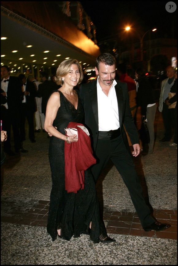 A savoir Marie, la fille de Philippe Torreton.

Claire Chazal et Philippe Torreton - Dîner d'ouverture du 59e Festival du film de Cannes 2006