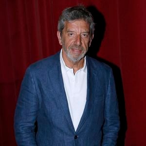 Exclusif - Michel Cymes - Stéphane Freiss est élevé au grade d’Officier de l'ordre des Arts et des Lettres au théâtre Antoine à Paris, France, le 13 Mai 2024.  Stéphane Freiss a reçu cette distinction après avoir été nommé chevalier de l'ordre des Arts et des Lettres en 2013.
© Bertrand Rindoff / Bestimage